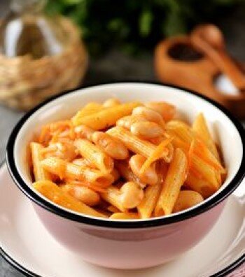 Макароны с фасолью в томатном соусе (консервированной) — рецепт с фото пошагово