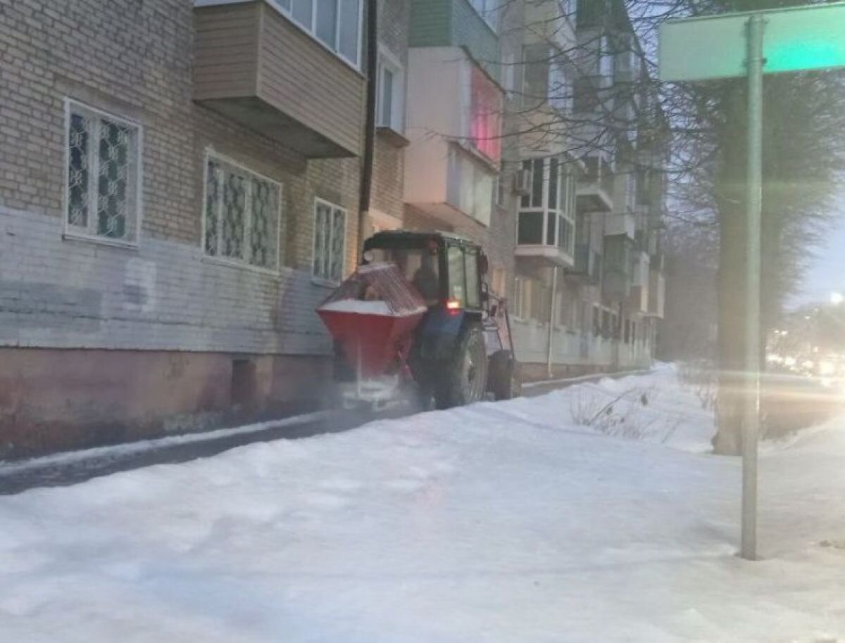 Скала богатырь байкал. Звездное небо байкал. Ледяная ночь. Ночное небо на байкале. Антарктида ночью.