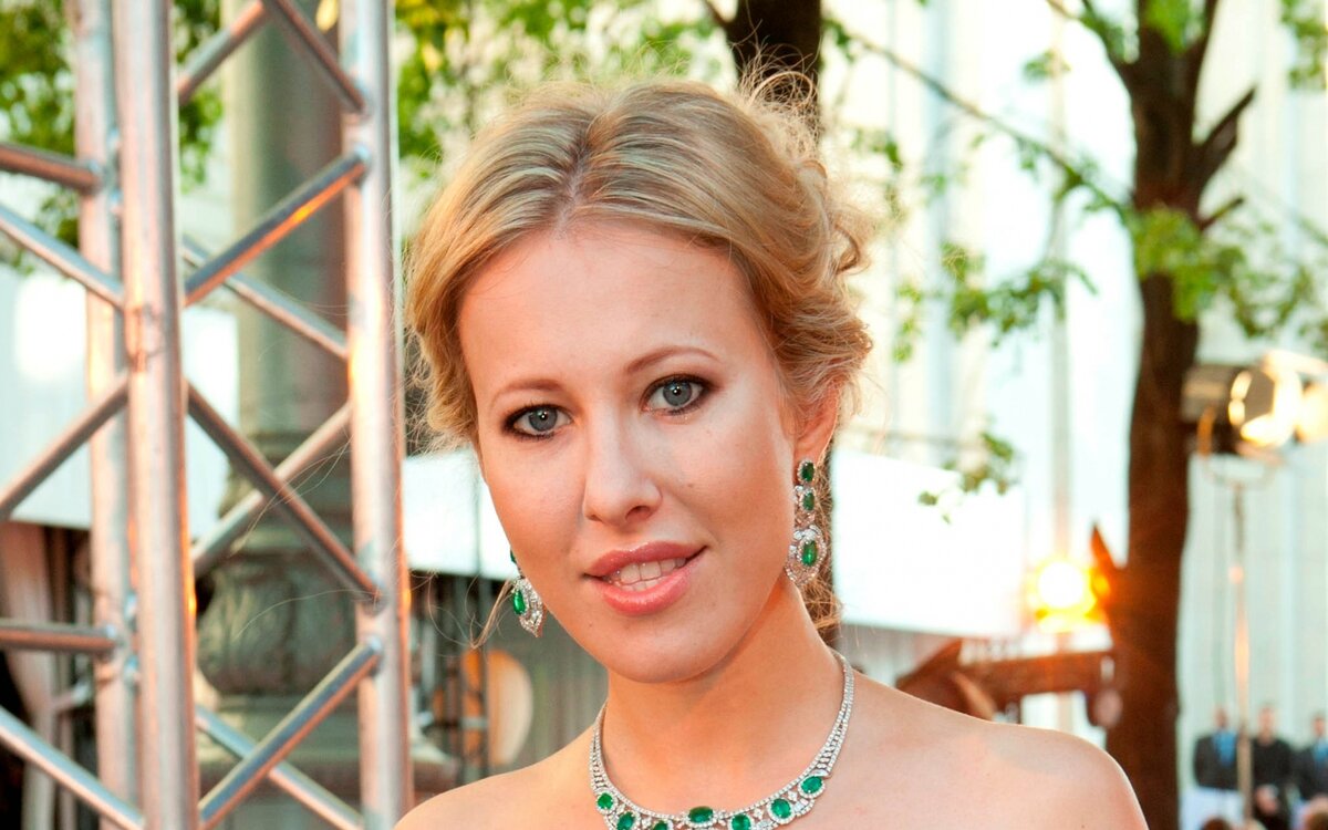 Источник фото: https://mixyfotos.ru/ксения-собчак-фото/