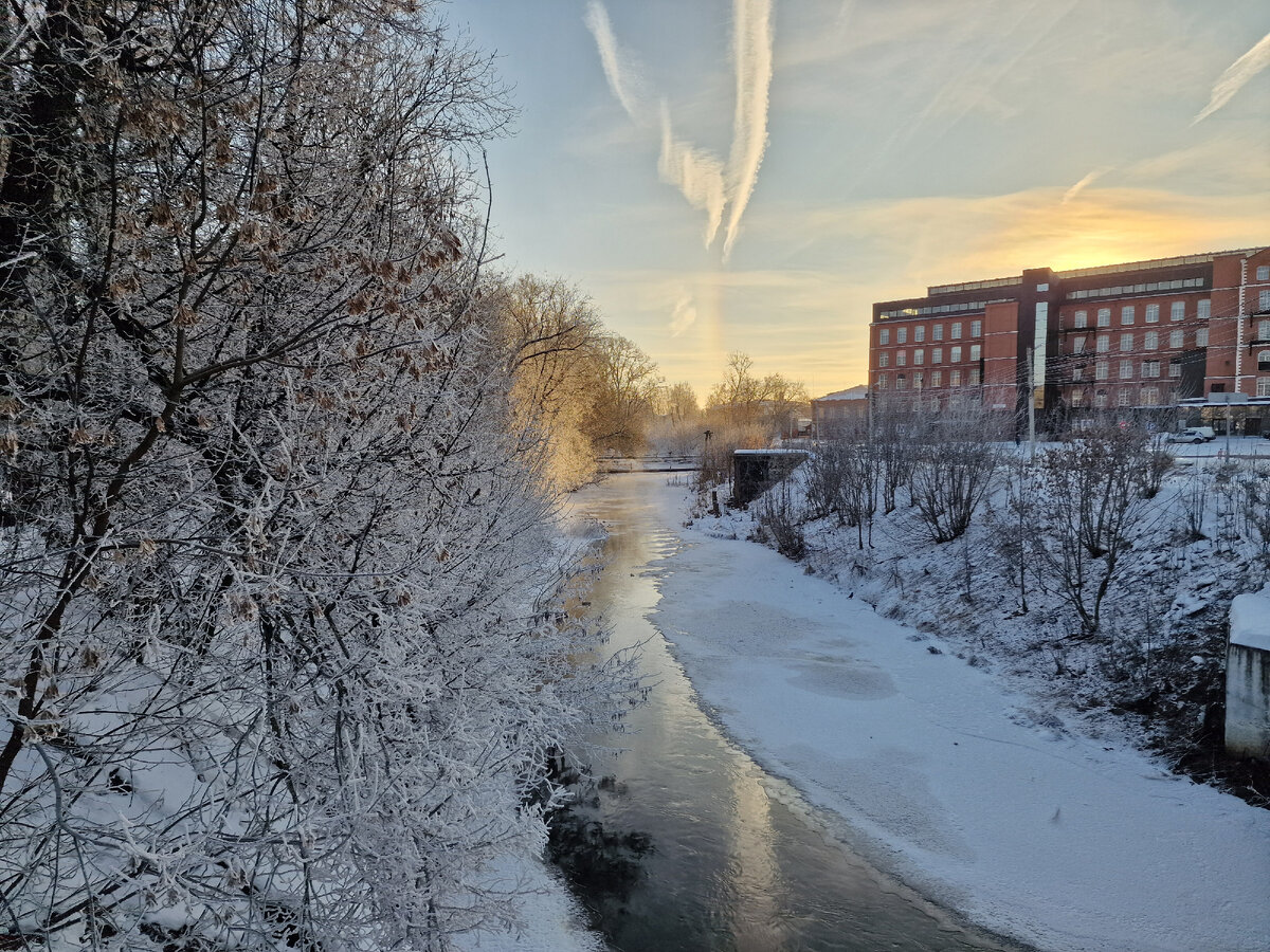 Вид на р. Тьмаку и центр "Этажи"