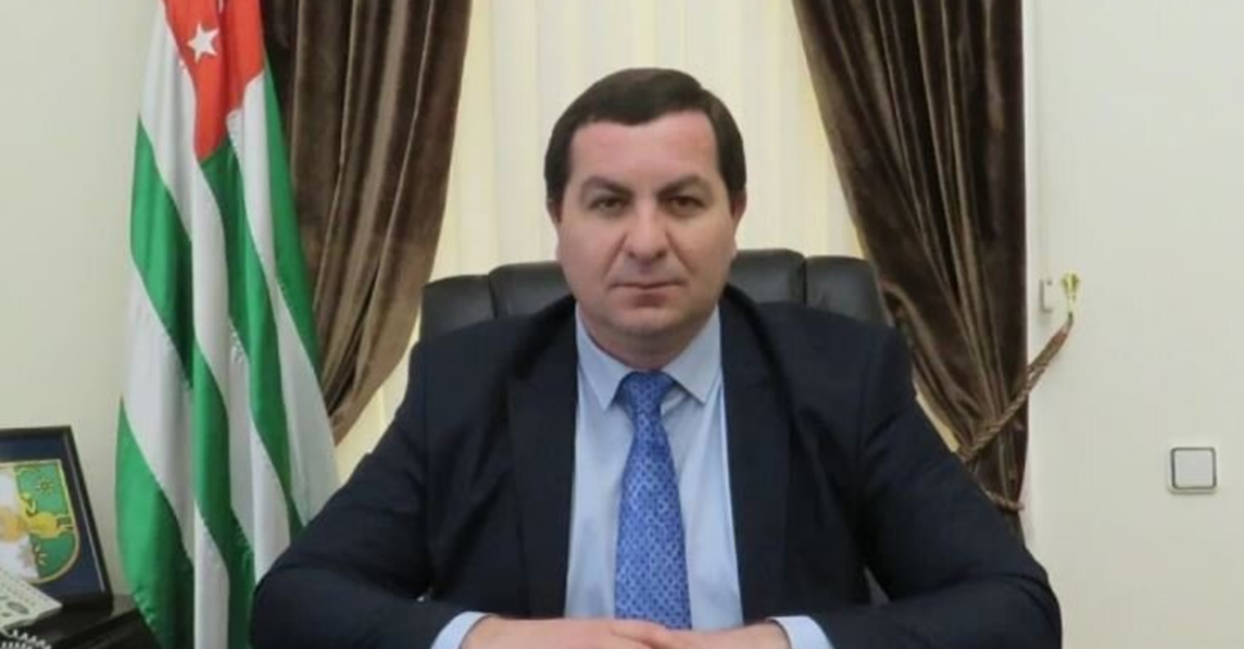 Глава МВД Абхазии Роберт Киут  - «Абхазия – суверенная страна, а её Конституция и законодательство не позволяют, «чтобы общественную безопасность и порядок в стране обеспечивали правоохранительные органы иностранного государства». (это он о России).