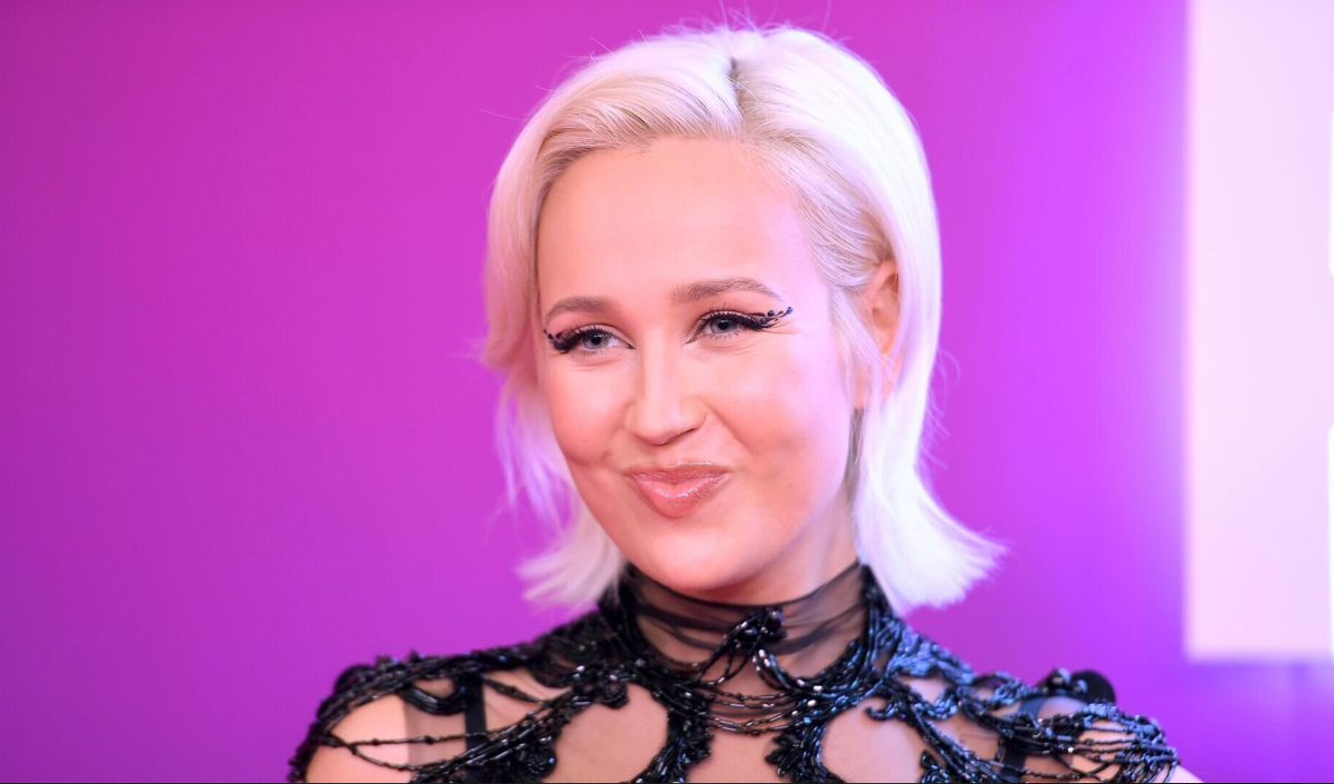 Аврил лавин 2022. Кумир многих. Кумир многих. Джей катлер 2000. Кумир многих.