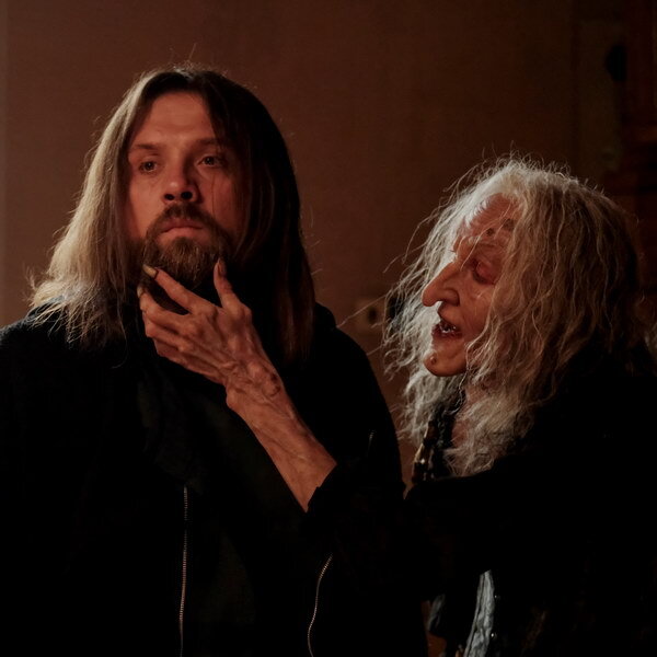     Рецензия на клип Романа Маякина «Лирика»: В постели с Ягой