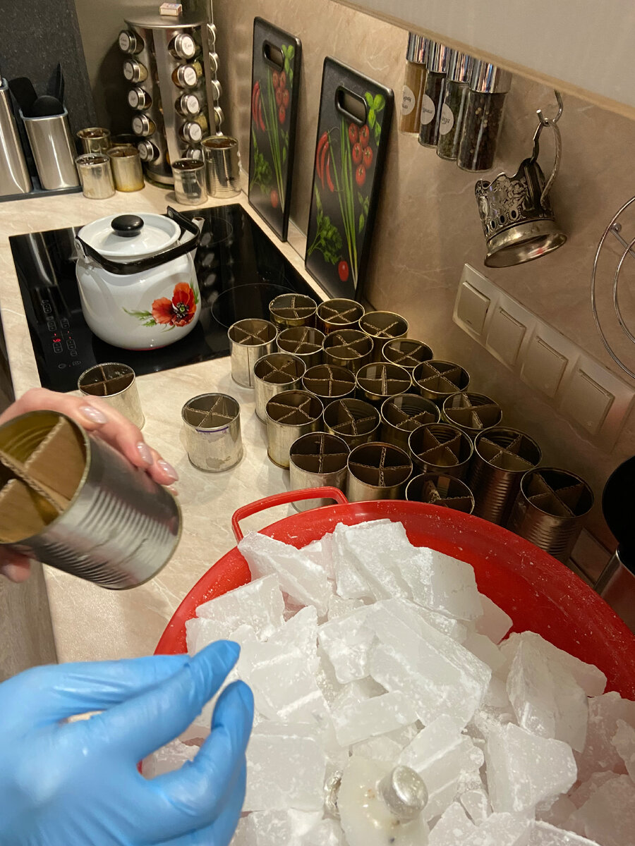 Колотый парафин ждёт своей очереди плавки (С) Фото из личного архива автора, 2024 год