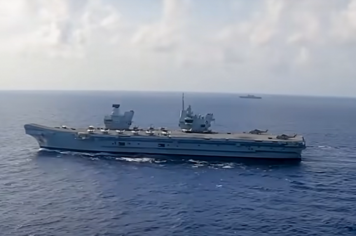    Авианосец HMS Queen Elizabeth.