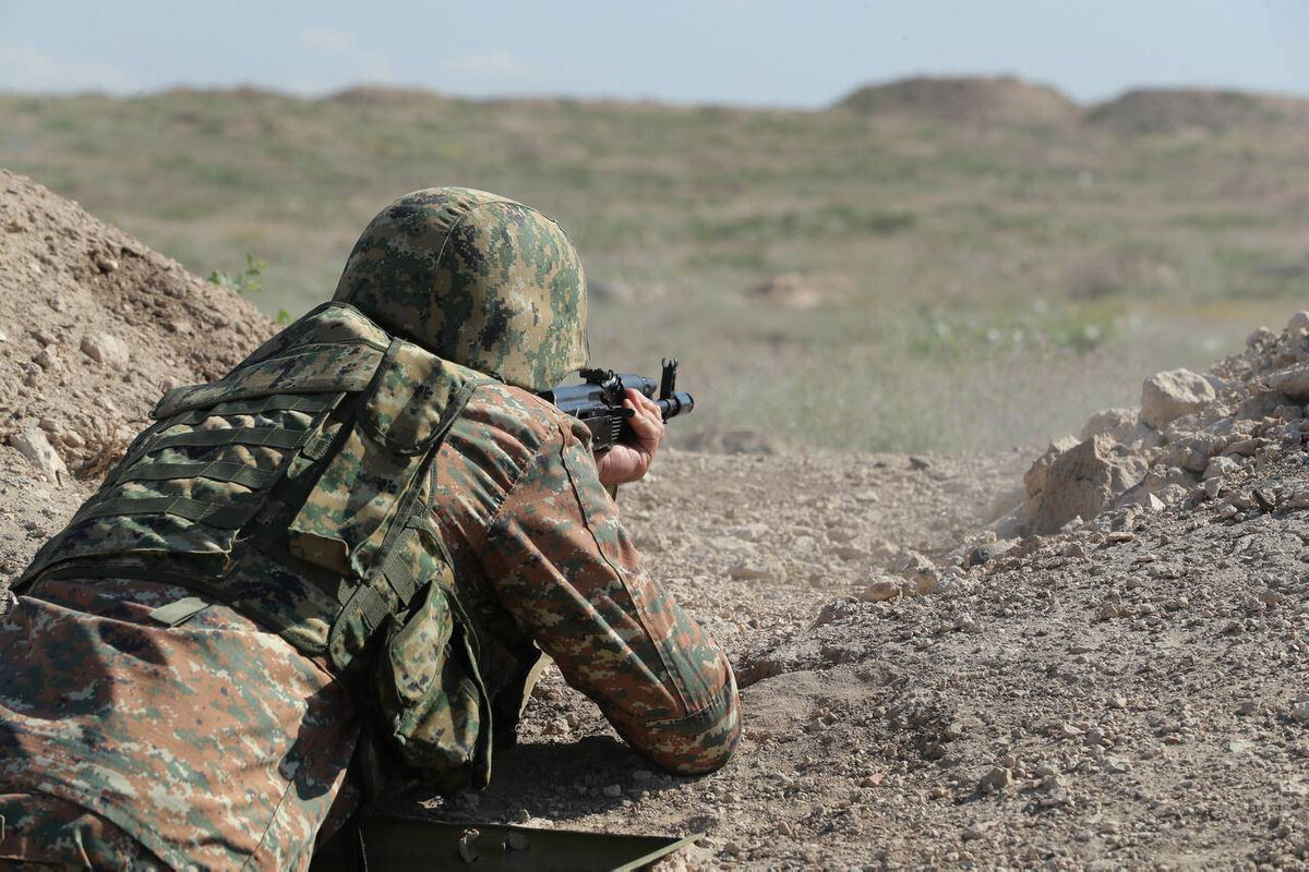 Раненый граница. Позиции азербайджанской армии подверглись обстрелу. Армения обвинила Азербайджан в обстреле. Shell Armenia.