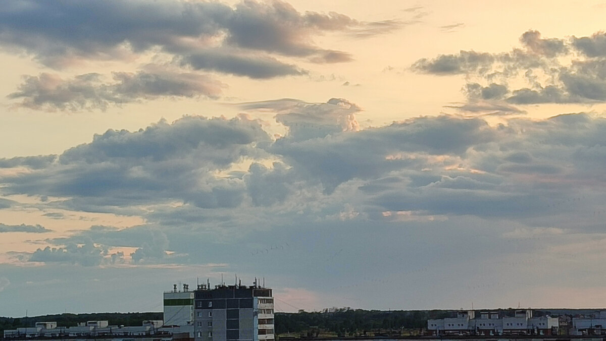 Сестру. Мисс кейти не разбуди папу. Спящая сестренка. Разбудил сестренка. Тома и маша и мама челлендж.