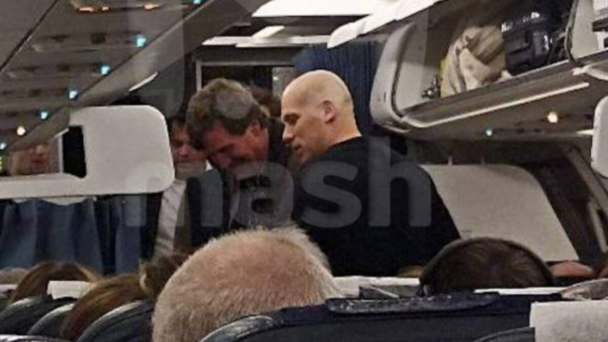 карлсон в полном расцвете сил. малыш и карлсон. я самый больной в мире человек карлсон. шутки про карлсона и малыша. грустный карлсон.