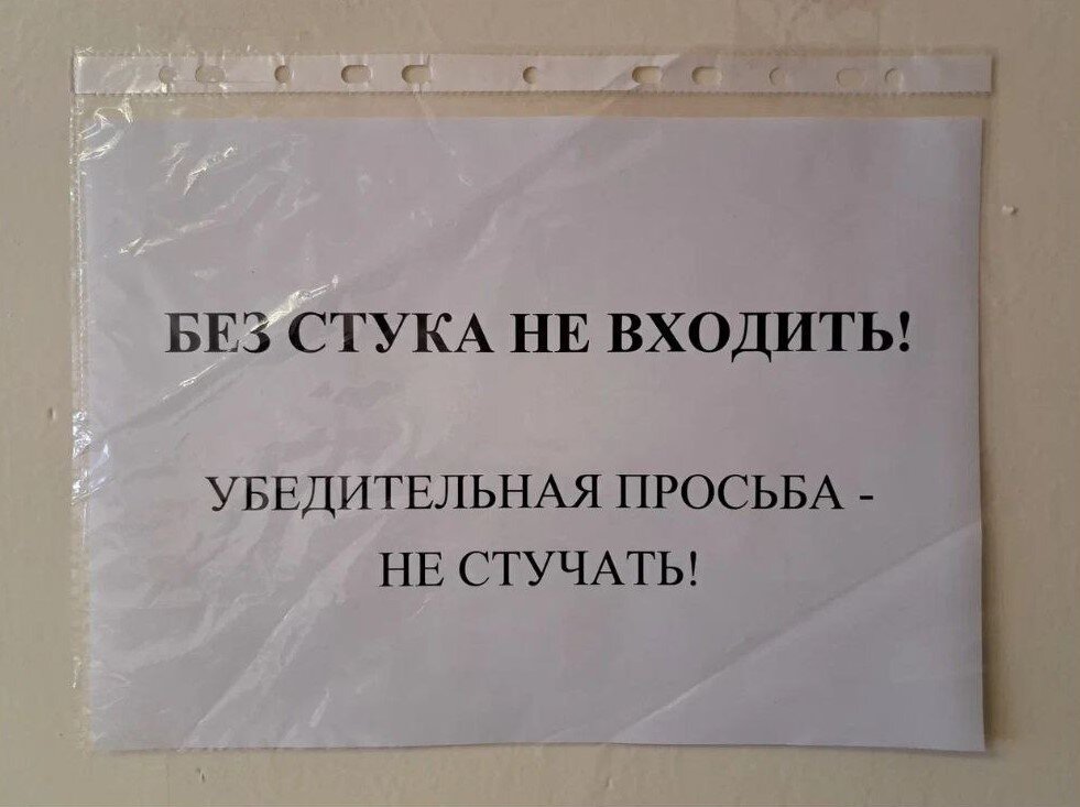 Кот обедает. Кошачья любовь. Хочу кушать!. Кот лежит на кошке. Стикеры прикольные с надписями.