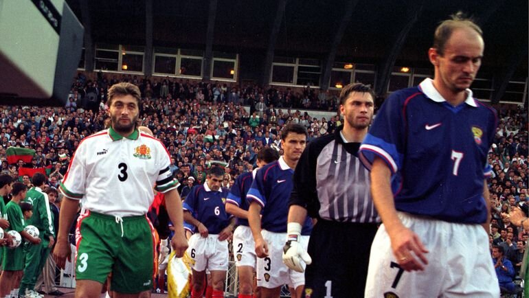 Сборная России без особых хлопот, под руководством Садырина и Романцева, вышла на свои первые два турнира ЧМ 1994 и Евро 1996.