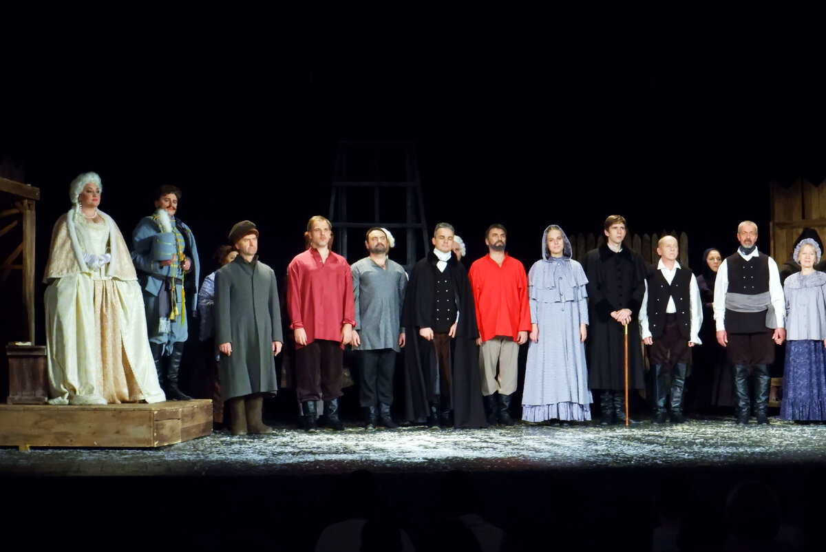 Поклон артистов после спектакля