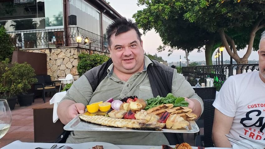Мужчина всегда любил вкусно покушать. Фото: личный архив Михаила Верного