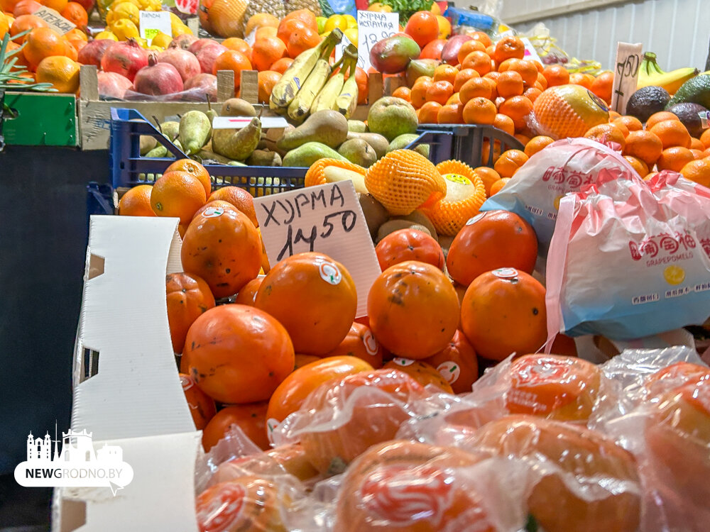Задача про огурцы и помидоры. Сколько в ящике кг огурцов. Математические задачи на килограммов помидоров. 10 килограмм огурцов сколько. Три кг помидоры.