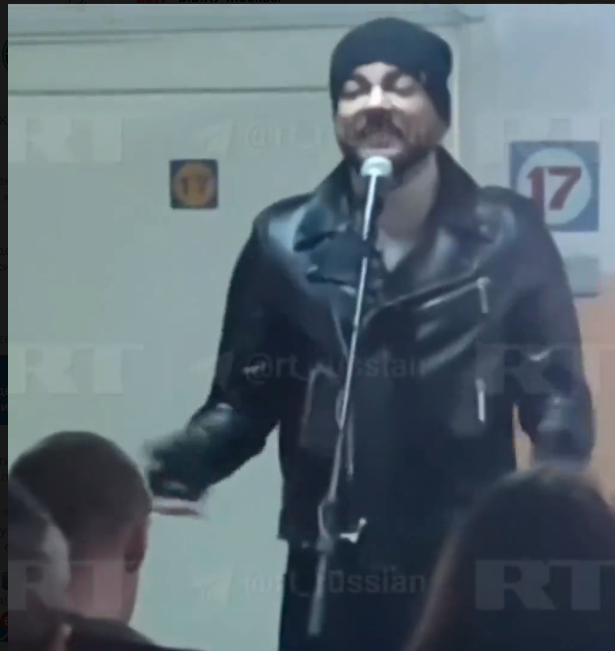 Филипп Киркоров, без блесток и перьев, исполнил бойцам хит про "Февраль"