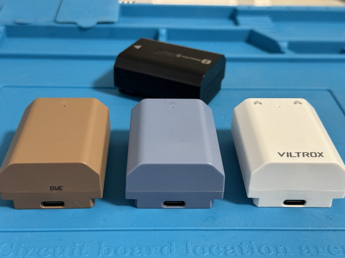 Китайские аккумуляторы - братья-близнецы, только разного цвета