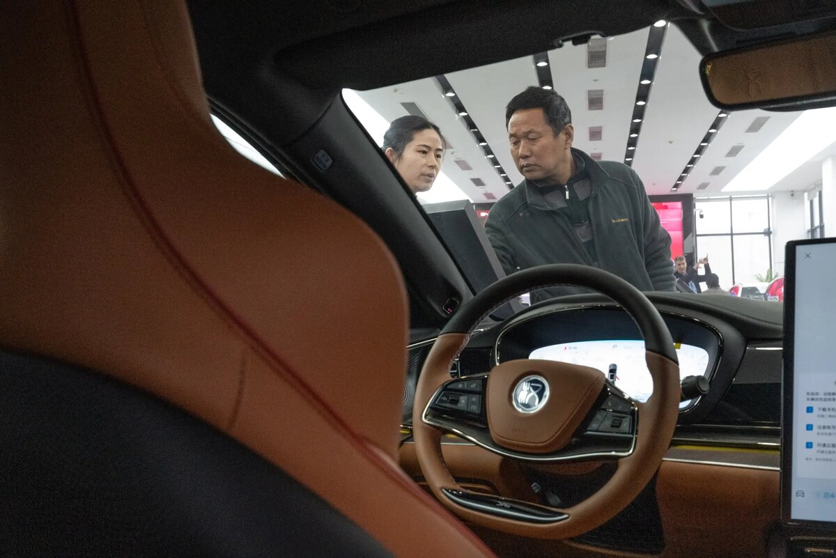 Ведущая китайская компания по производству электромобилей, изначально занимавшаяся производством аккумуляторов, сообщила о двухлетнем росте продаж