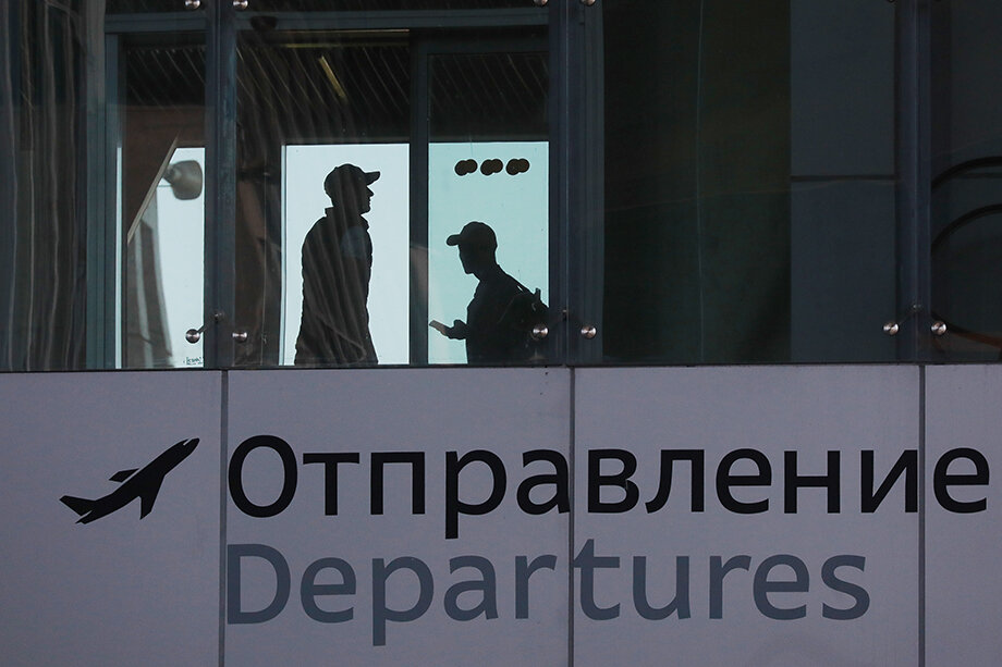 Суды обязаны учитывать все обстоятельства, из-за которых человек не может легализовать свое пребывание в России или уехать из неё. Фото: Сергей Коньков/ТАСС