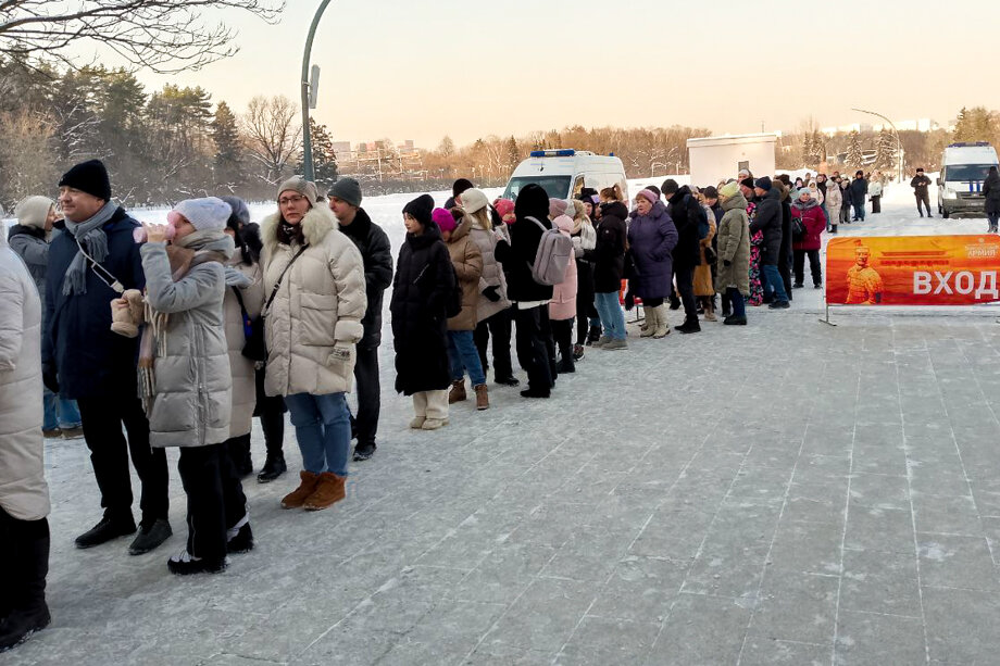 Утренняя очередь на выставку «Терракотовая армия». Фото: Александр Колесников/Octagon.Media