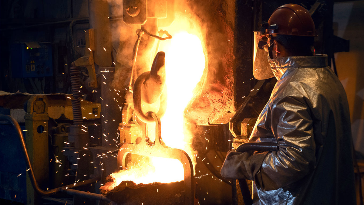 В частности, речь идет о Челябинском электрометаллургическом комбинате (ЧЭМК), чья продукция используется в военно-промышленном комплексе России.