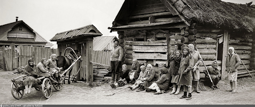 Мы вместе с вами любим разглядывать старинные фотографии, смотреть на живые свидетельства того, как жили наши предки столетия назад.-3