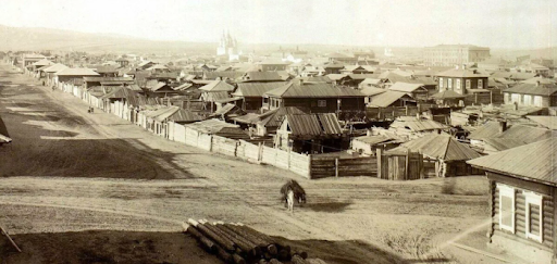 Мы вместе с вами любим разглядывать старинные фотографии, смотреть на живые свидетельства того, как жили наши предки столетия назад.-8