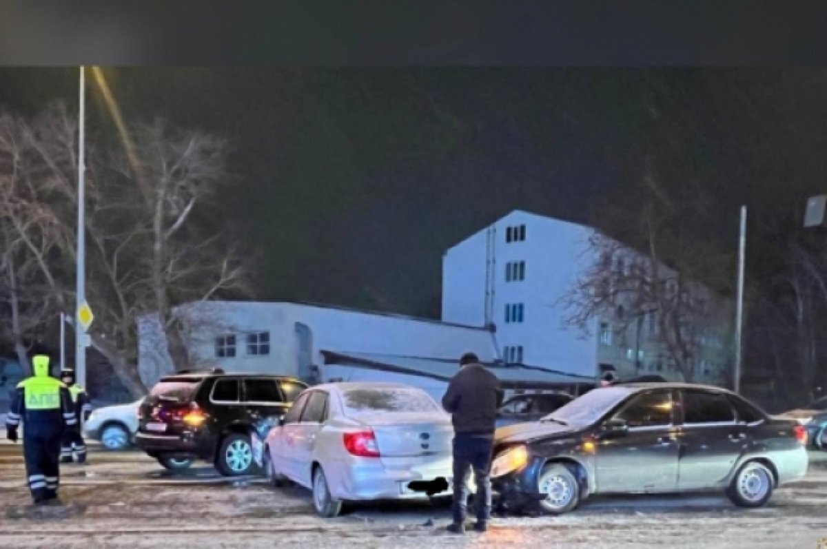    В Самаре на Ново-Садовой столкнулись три автомобиля, что привело к пробке