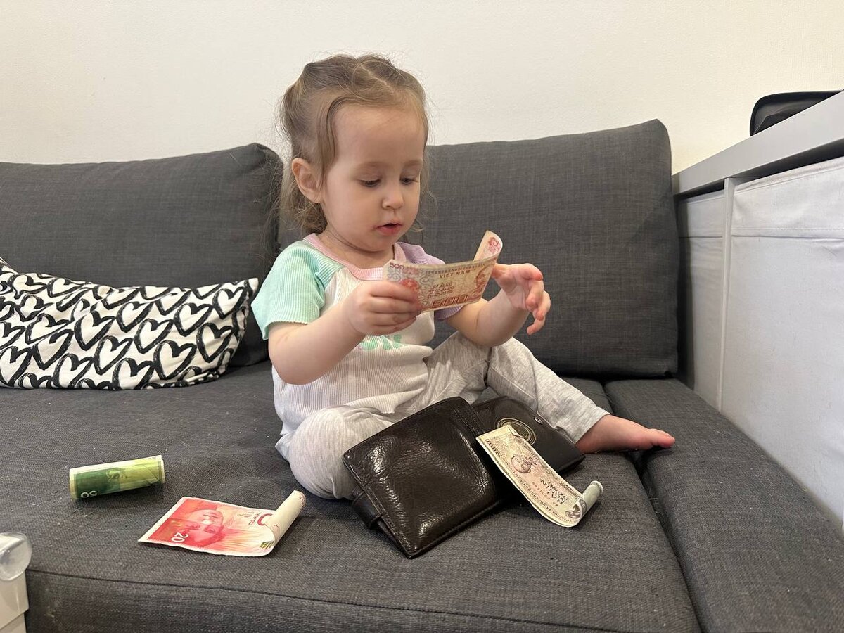 Нашла папин кошелек