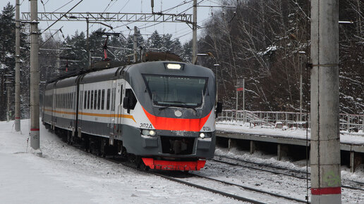 Проходящие поезда на Белорусском направлении зимой. Участок Кубинка - Можайск Московской железной дороги. Февраль 2024 года.