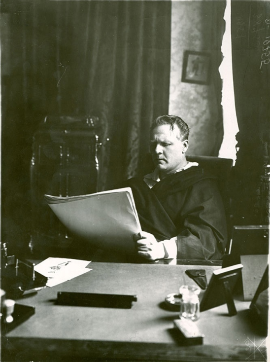 Федор Иванович Шаляпин в своем рабочем кабинете Фото: https://vk.cc/cuAL64