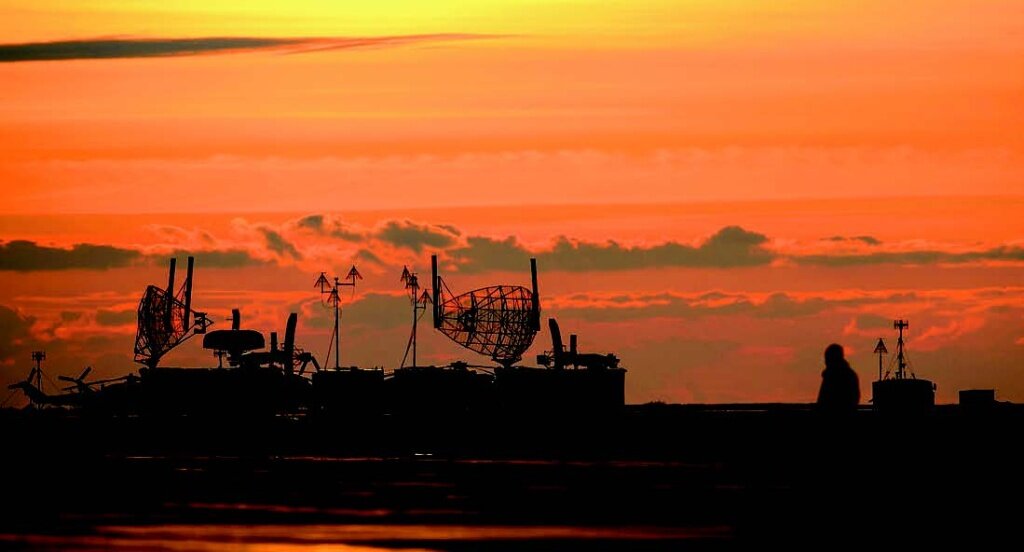 Радиолокационная станция на территории аэродрома Приволжский 