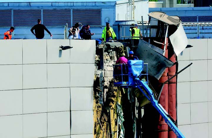 Павильон «Экспоцентра» в Москве, поврежденный обломками сбитого украинского БПЛА