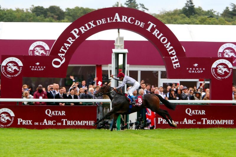 The Prix de l’Arc de Triomphe — старейшие конные скачки, проводимые в Париже.  