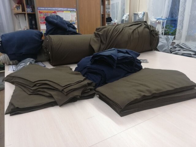    Всё, что нужно для шитья, волонтёры проекта "Мамино тепло" покупают благодаря неравнодушным землякам. Фото: «АиФ-Урал»/ Рада Боженко