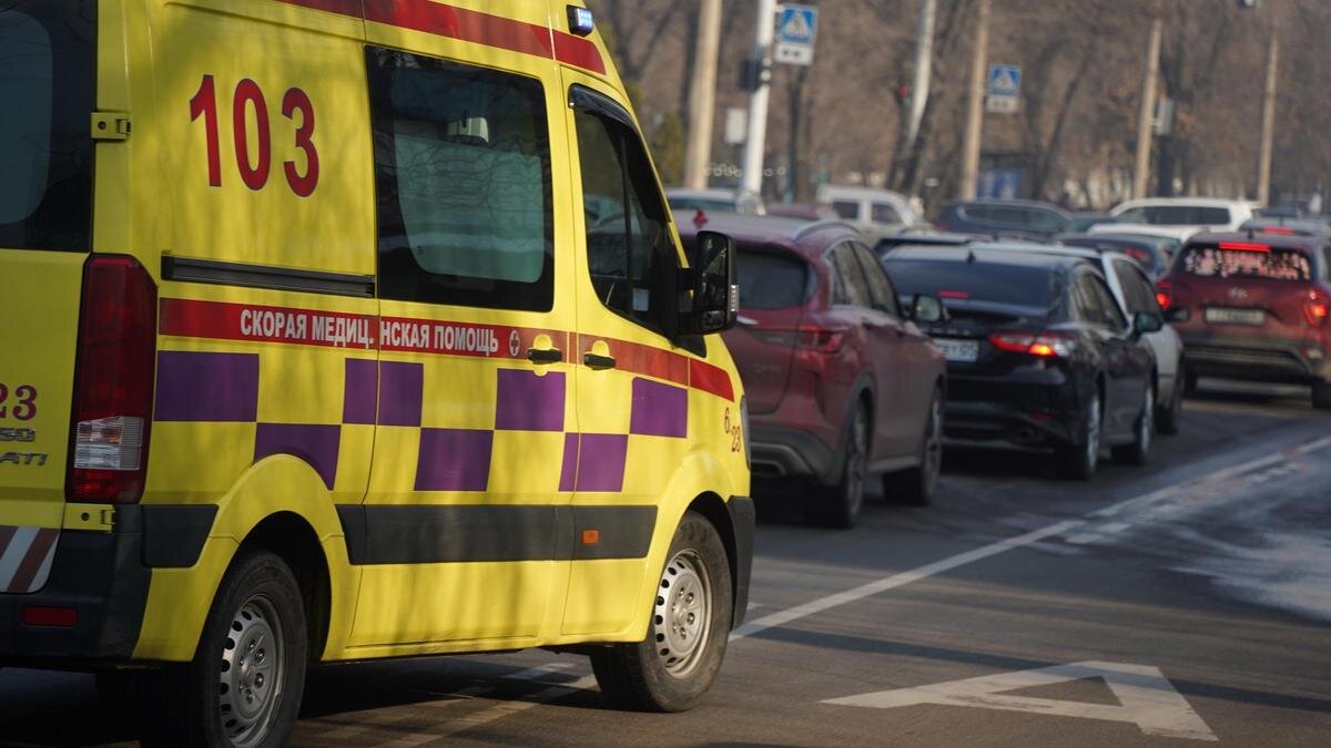 скорая вечером. еду в скорой помощи. скорая внутри. еду в скорой. в скорой помощи ночью.