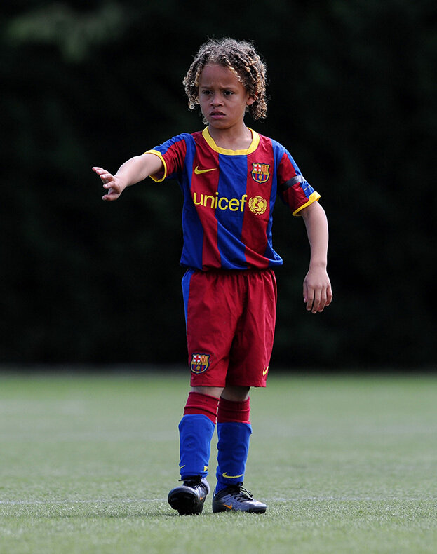    Хави Симонс в академии «Барселоны» в 2011 году. Getty Images