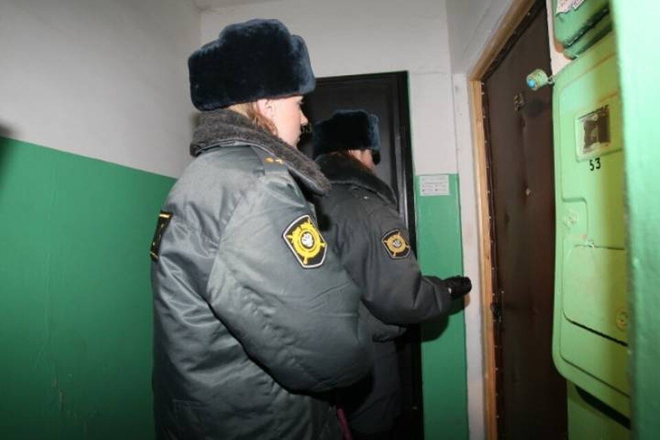 Папа заставляет. Папы нет дома мачеха. Папы нет дома мачеха. Мама друга. Японская мать на кухне.