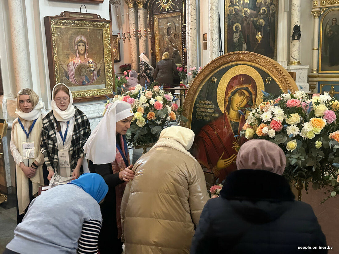 В центре Минска выстроилась километровая очередь. Что случилось? — Фото ...