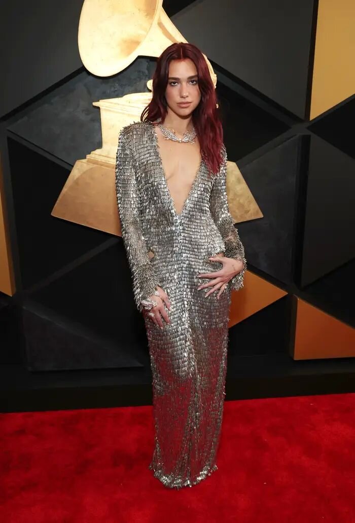 Источник: https://www.businessinsider.com/grammys-most-daring-celebrity-looks-red-carpet-2024-2