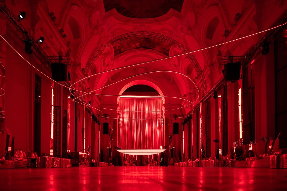 В Париже прошло 100-летие Cartier Trinity