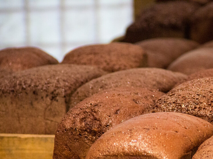 черный хлеб при запоре. диета 5 по певзнеру питание при заболеваниях печени. ржаной хлеб при сахарном диабете. какой хлеб едят при запорах. продукты рекомендуемые при запорах.