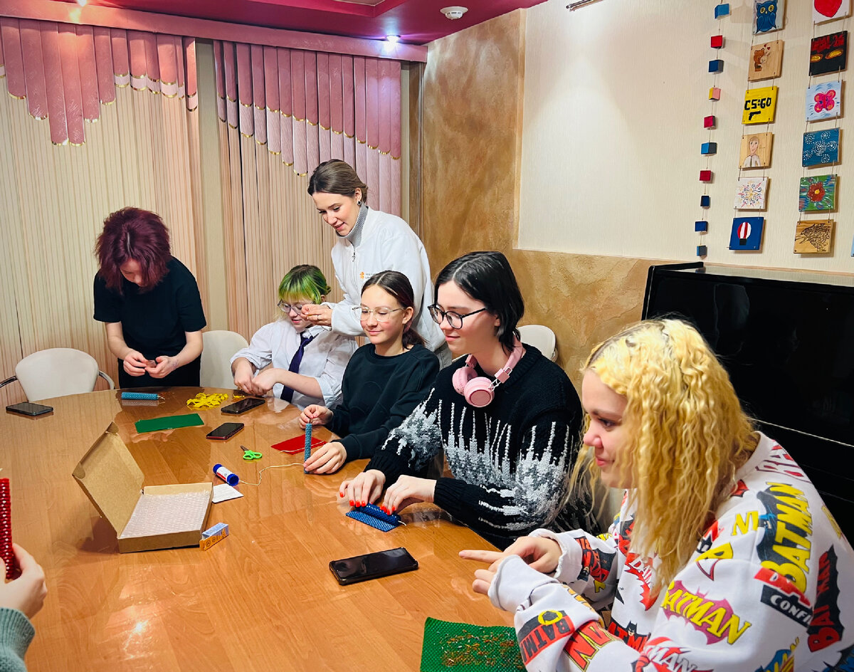     В филиале Северное Бутово в подростковом клубе «Старт» прошёл мастер-класс «Свечки из вощины».