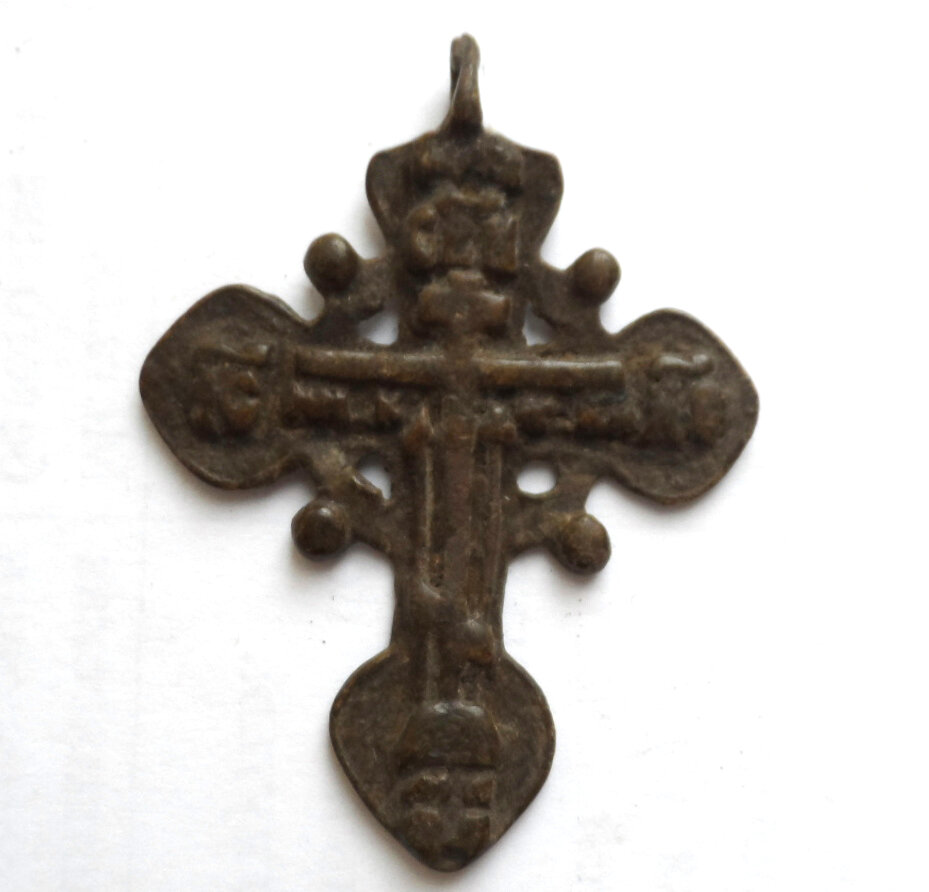 Нательный крест XIX века из фондов музея-заповедника Ф. И. Тютчева "Овстуг". 