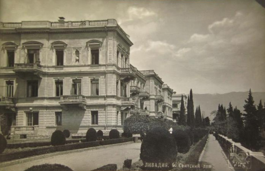 Рис. 2. Свитский корпус. Перспектива фасада. Период создания: 1930-е гг. Местонахождение: Федеральное государственное бюджетное учреждение культуры «Государственный научно-исследовательский музей архитектуры имени А.В. Щусева».
Источник: https://goskatalog.ru/portal/#/collections?id=8109623
