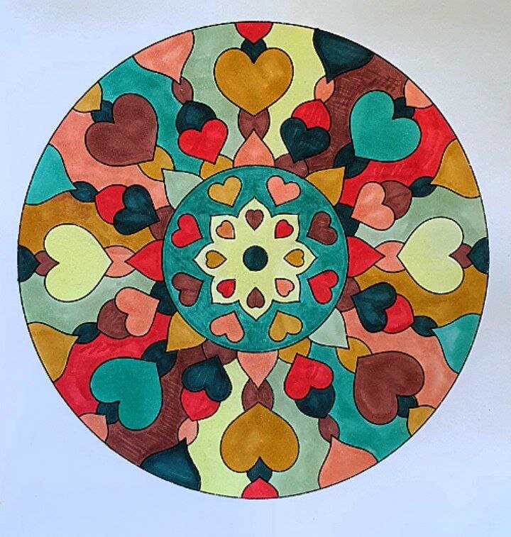 ОБРАЗЕЦ. Мандала из альбома Раскраска-антистресс Мандала, размер альбома 21 см на 21 см (квадрат), обложка голубая. Выполнено спиртовыми маркерами.