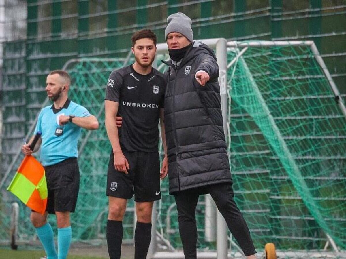    Игрок и тренер ФК "Вестурбер"© Фото : Пресс-служба ФК "Вестурбер"