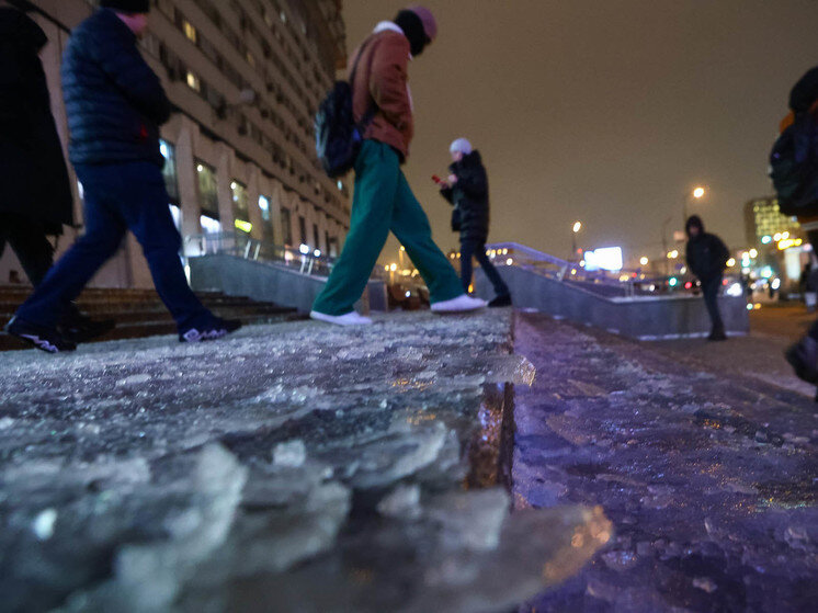 настоящего ледяного. озеро байкал подо льдом. антарктики. самые красивые ледовые фигуры. озеро байкал ледяные шатры.