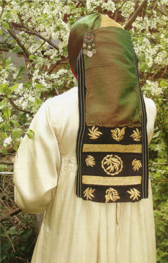 Головной убор тастар. Конец XIX - начало XX века, д. Нагорные Полянки Инсарского уезда Пензенской губ. Источник фото - Народный костюм Пензенской губернии конца XIX - начала XX века- 2005 г. - Пенза. - 356 с.