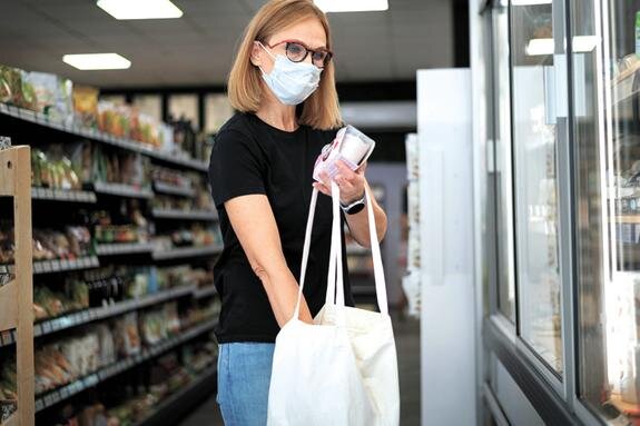 Почему продукты из магазина. Статистика воровства в магазинах. Какую книгу чаще всего воруют. Библия – книга, которую чаще всего воруют в американских магазинах. Какую книгу чаще всего воруют.