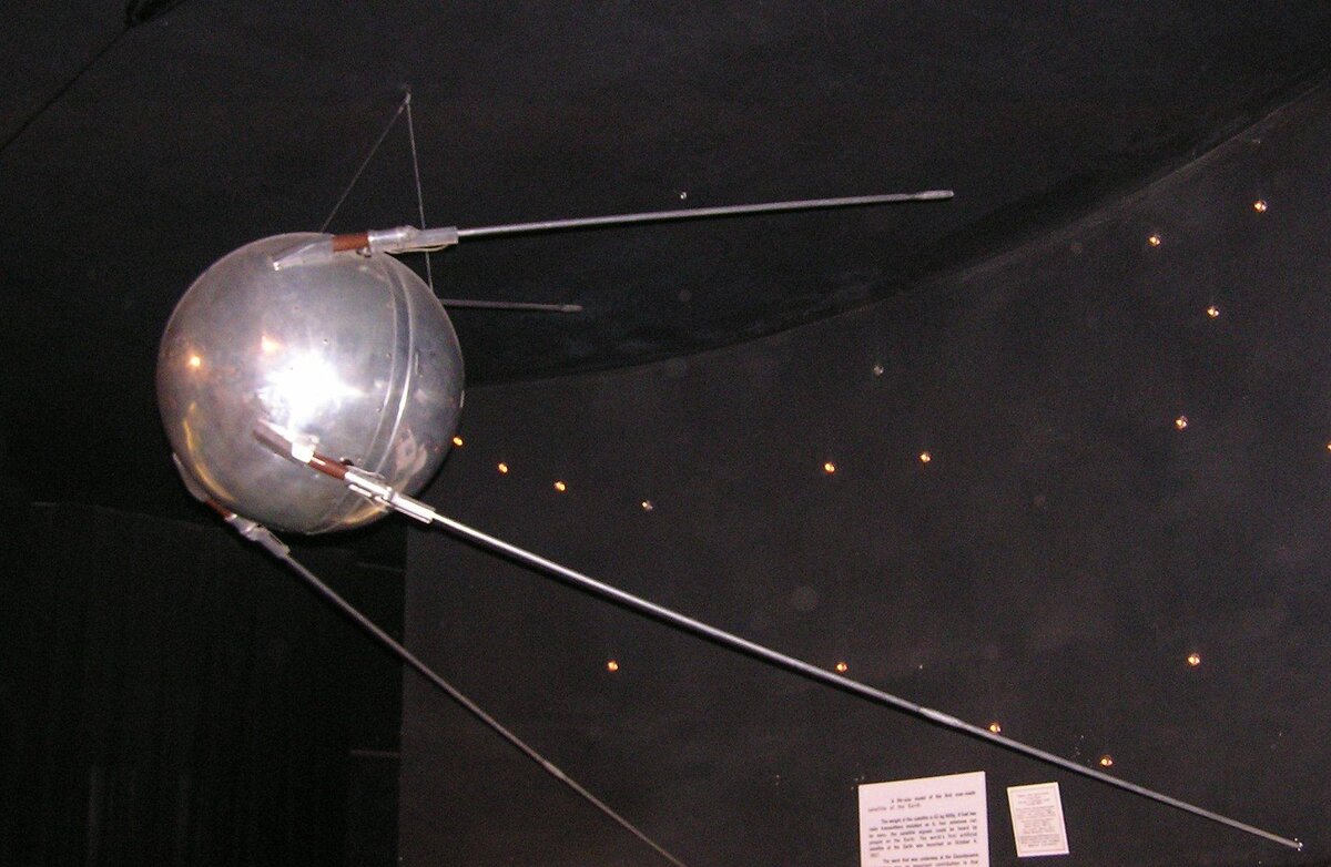 Спутник - 1