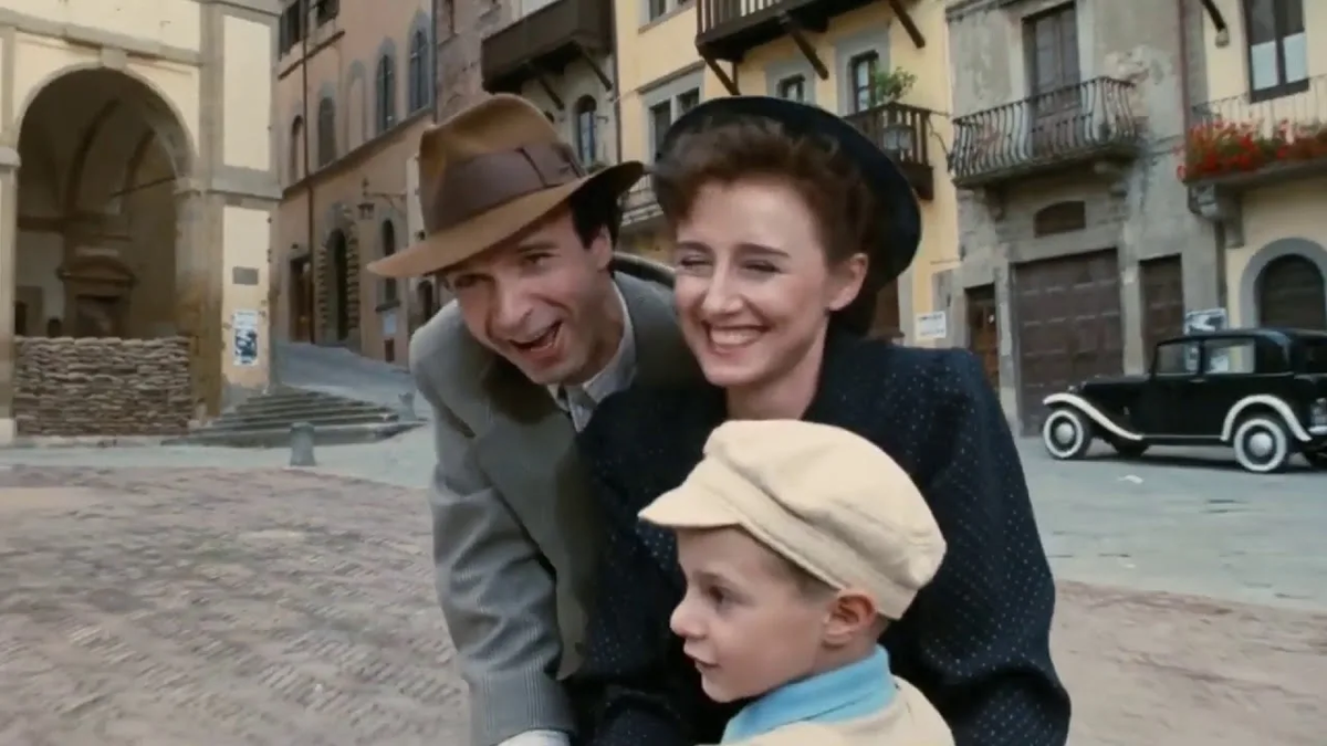 Кадр из фильма "Жизнь прекрасна"